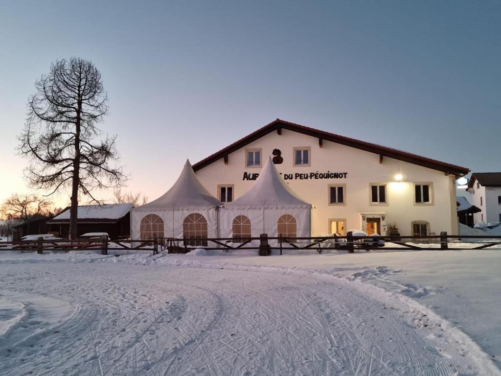 Auberge Du Peu-Pequignot Le Noirmont Exteriör bild
